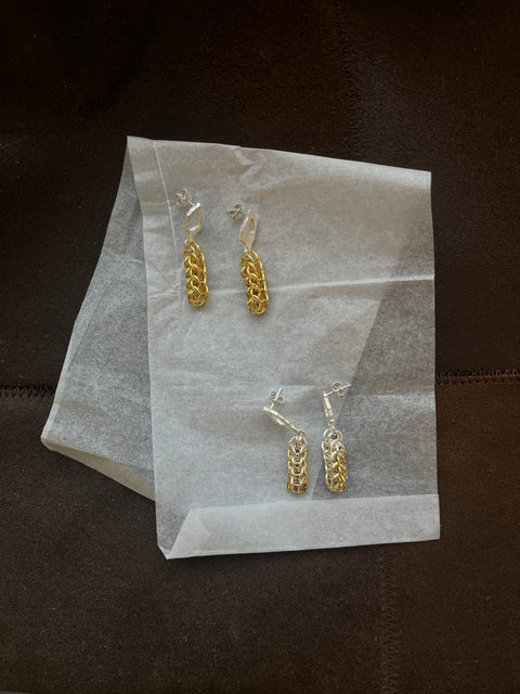 Gold chain earrings in silver and gold